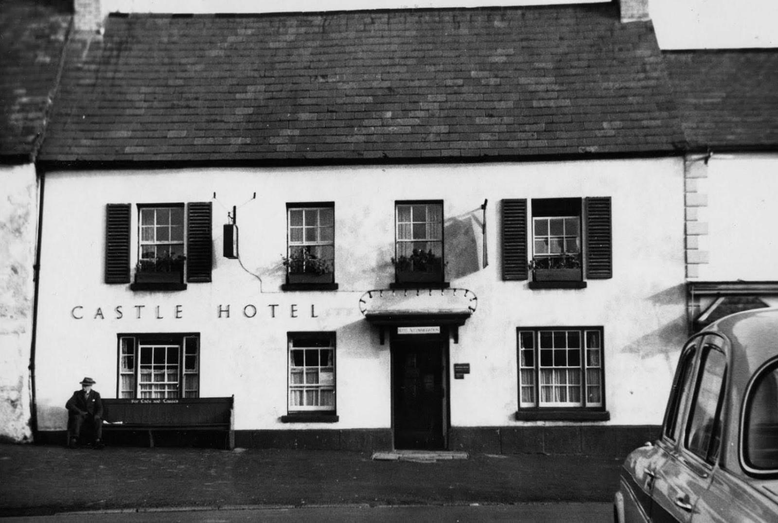 The Castle Inn Usk Bagian luar foto